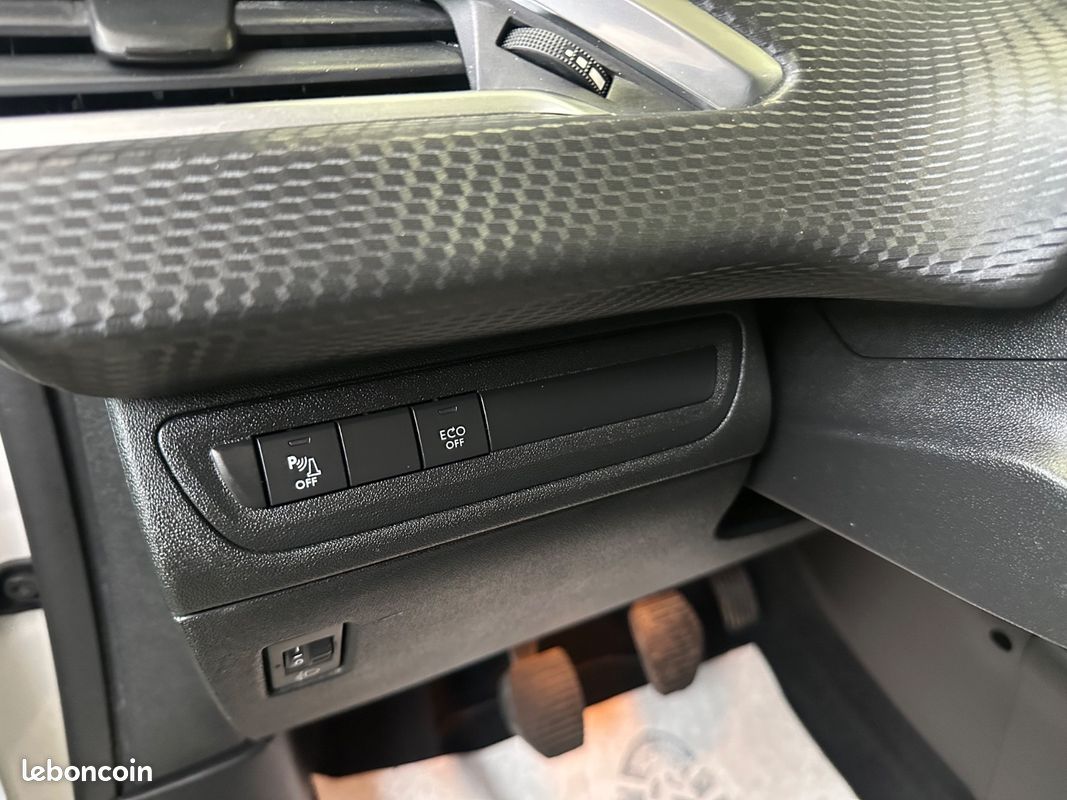 Peugeot 2008 1,5 BLUE HDI 100 CH Allure Carplay (image 16)