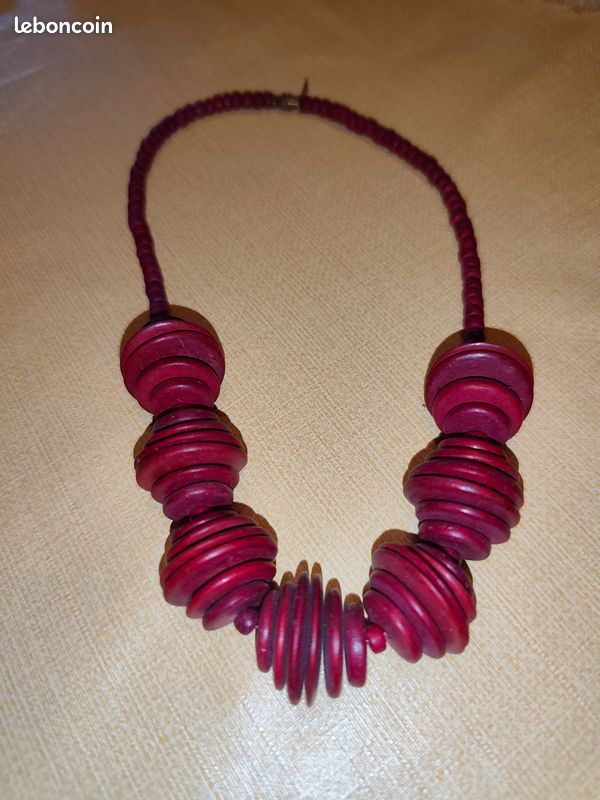 Collier fantaisie Daniel Jouvance – rouge framboise (image 1)