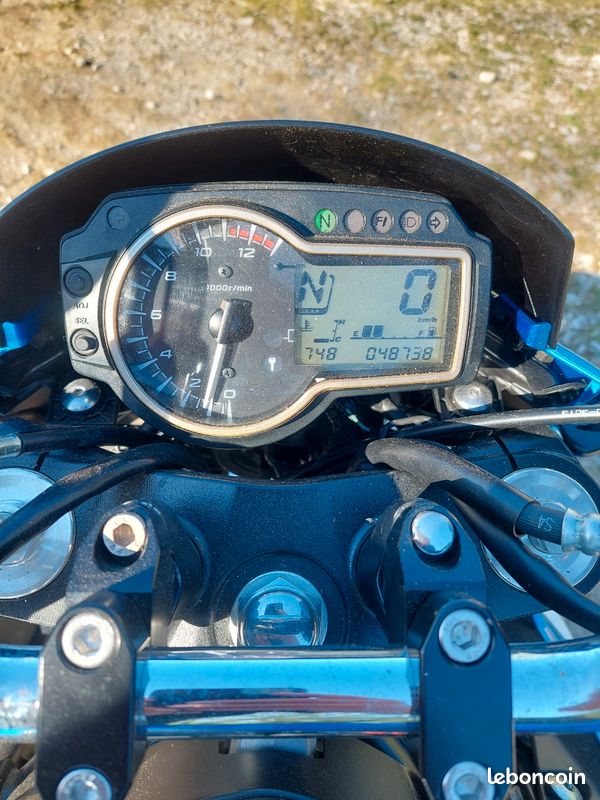 Moto suzuki gsr 750 (image 2)