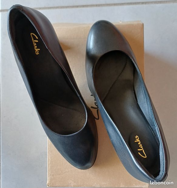 Escarpins Clarks Artisan Cuir Noir - Pointure 6.5 M, Bout Ouvert (peep Toe), Excellent état Occasion