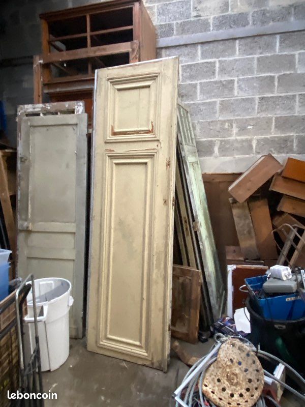Porte ancienne poussant droit (image 1)