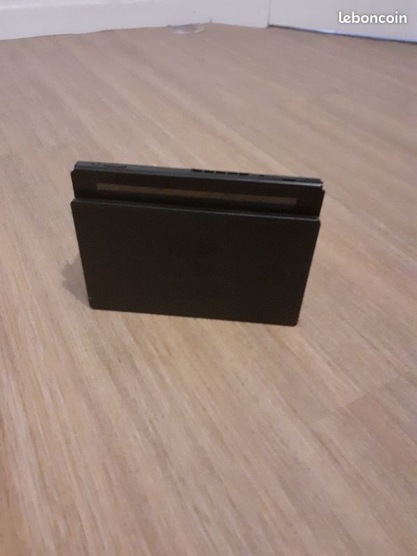 Nintendo Switch (image 1)
