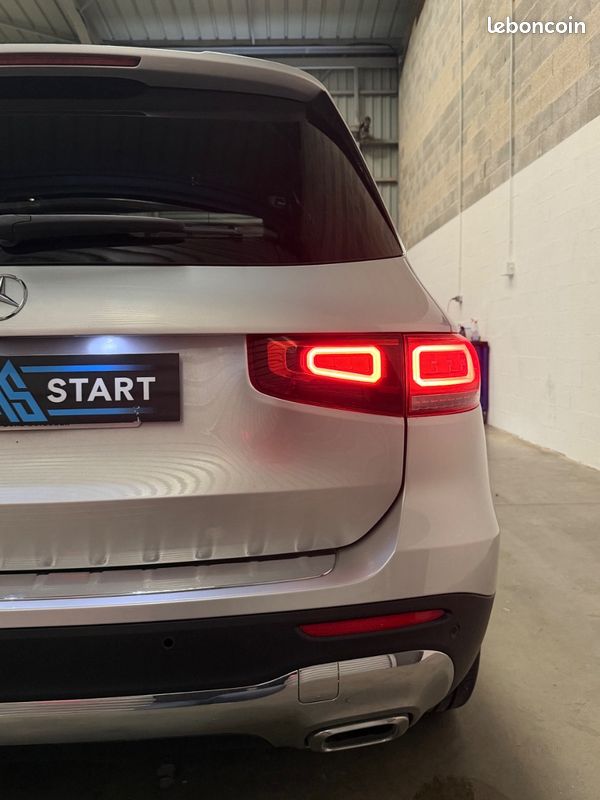 Mercedes GLB 200 d 8DCT / TOIT OUVRANT PANO / SIEGES CHAUFFANTS AV / GRAND ECRAN / CAMERA RECUL / 7 PLACES (image 35)