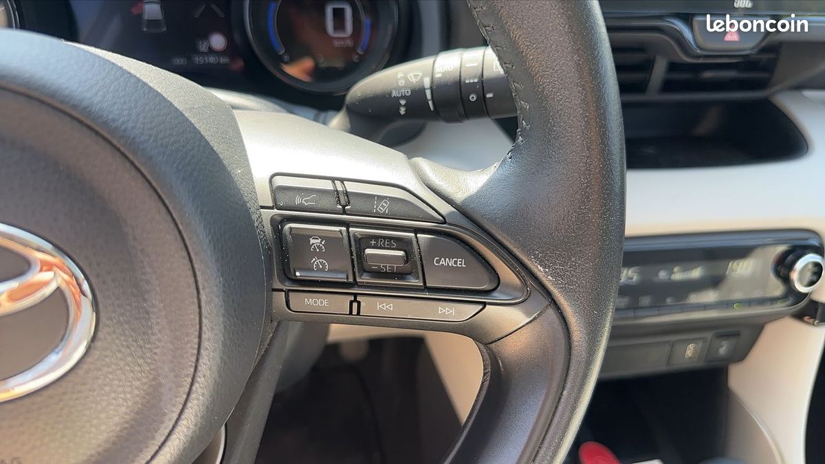 Toyota Yaris IV 1.5 VVTi 116 Hybrid E-CVT Iconic (image 29)