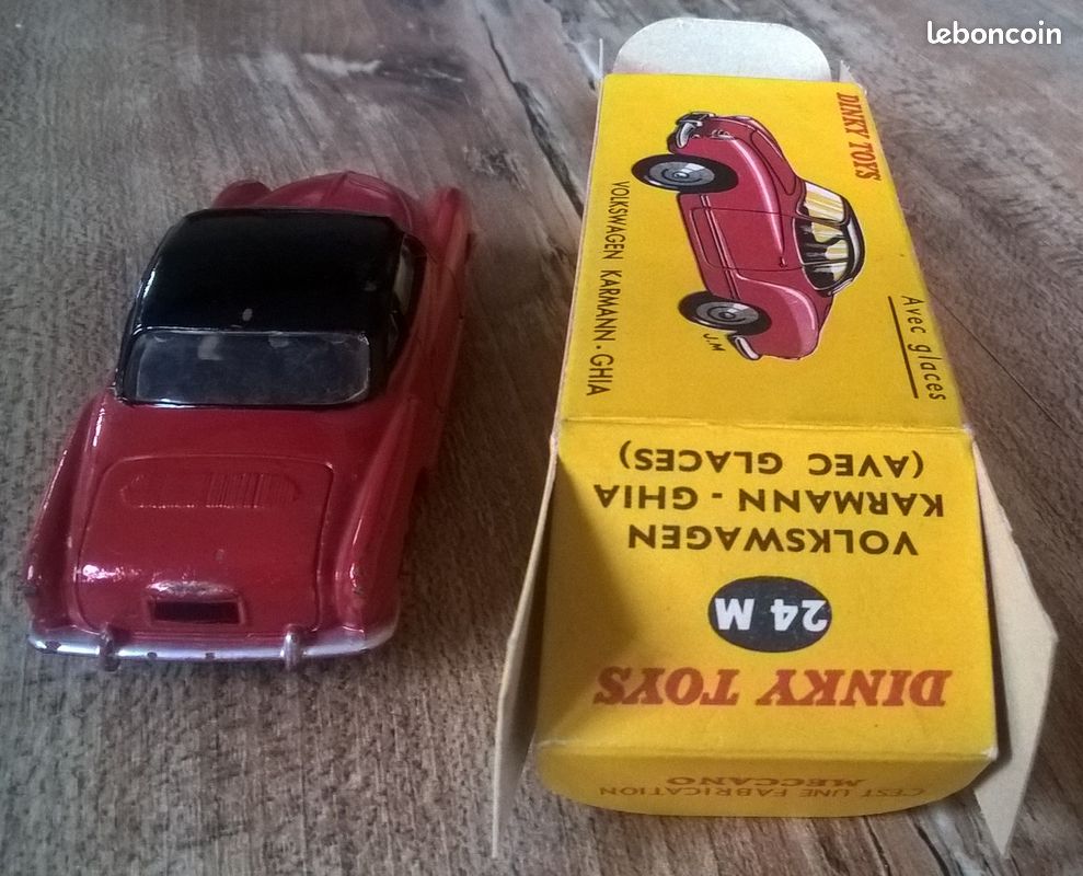 Dinky toys France- Peugeot DA3 , couleur rare noire , état d'usage