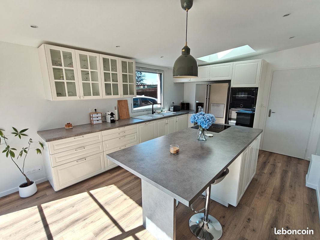 Maison 6 pièces 136 m² · à Sebourg · 136 m² · 359 000 €