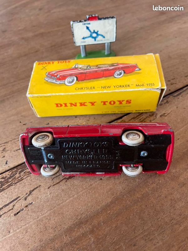 DINKY TOYS FRANCE. CHRYSLER NEW YORKER. Ref: 24 A