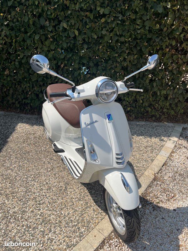 Scooter Vespa Primavera Blanc - Très peu kilométré (image 1)