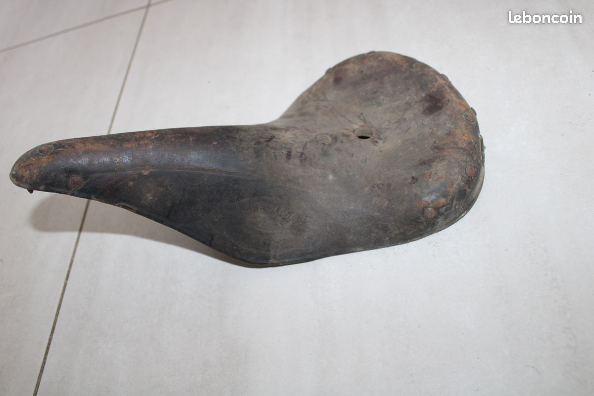 Cuir de selle brown ancien 1935-45 (image 1)