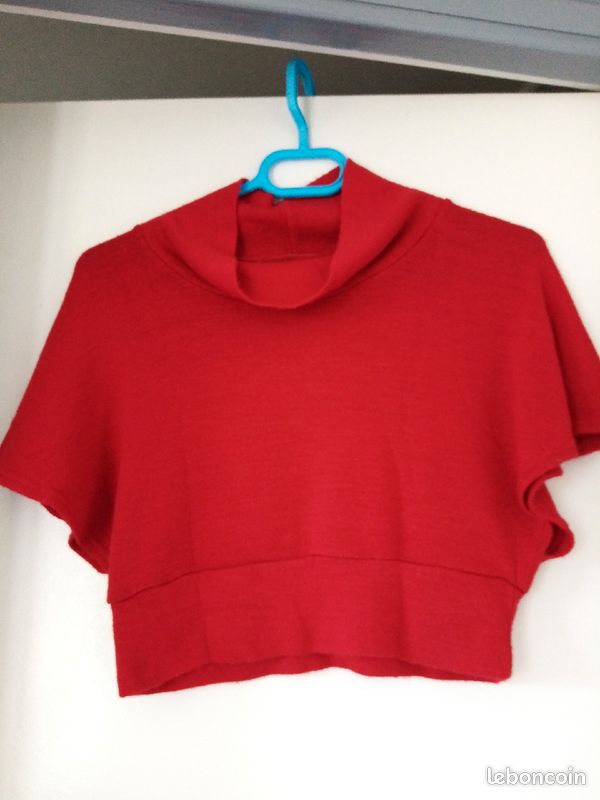 Pull court rouge (image 1)