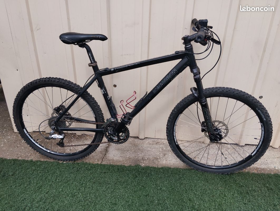 Vélo VTT Rockrider frein à disque hydraulique 26 pouces très bon