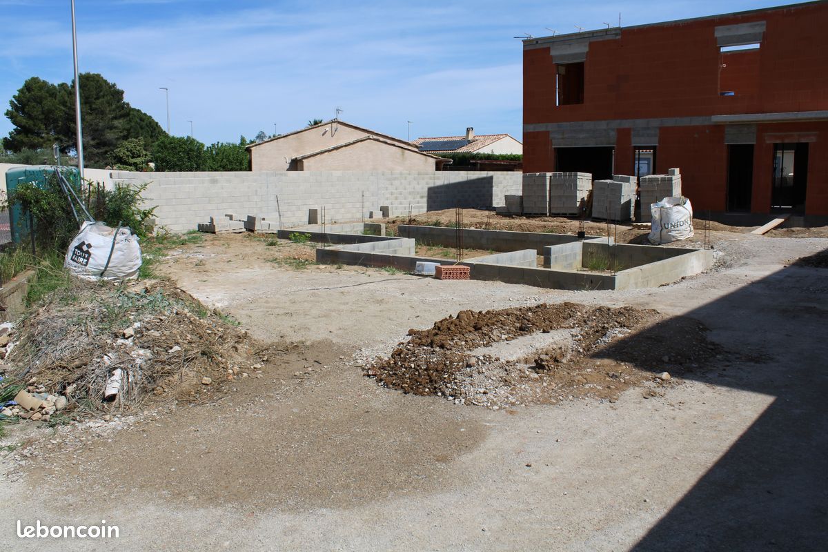 TERRAIN VIABILISÉ 230 m² PAULHAN · 89 900 €
