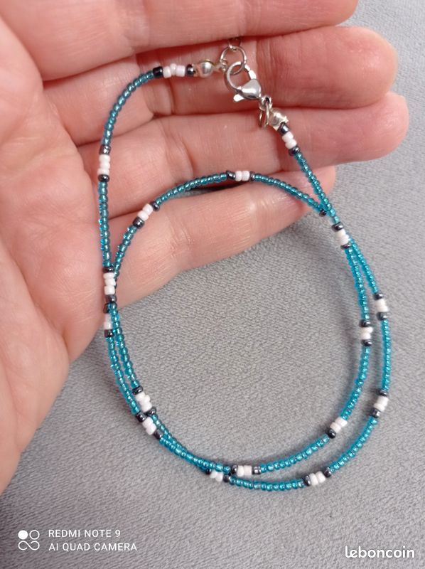 Collier Vintage Perles En Bois Bleu Et Résine Dorée - Parure Fantaisie En Parfait état, Occasion