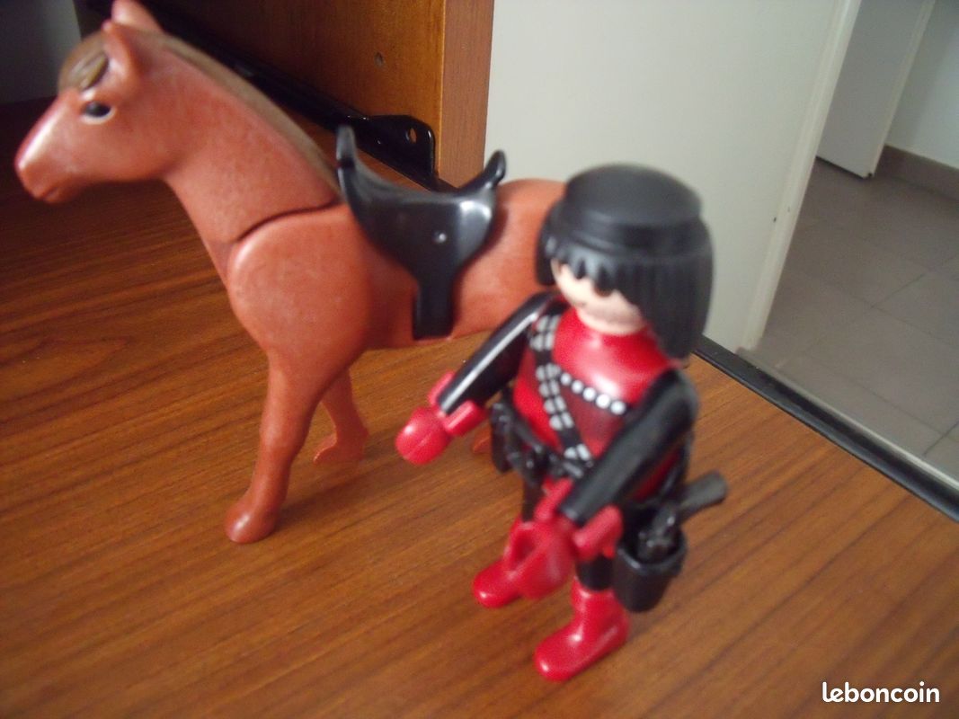 Playmobil : Un cow-boy bandit (cheval et accessoires) (image 3)