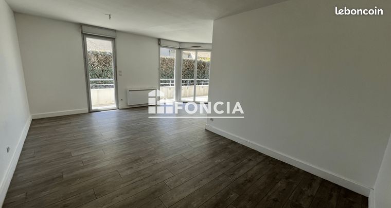 PECHABOU VILLAGE : T4 avec grande terrasse, parking interieur et box