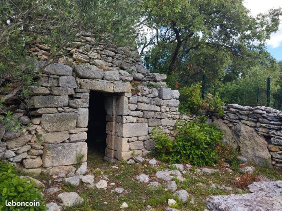 Vends beau terrain de loisirs non constructible · à Sommières · 28 000 €