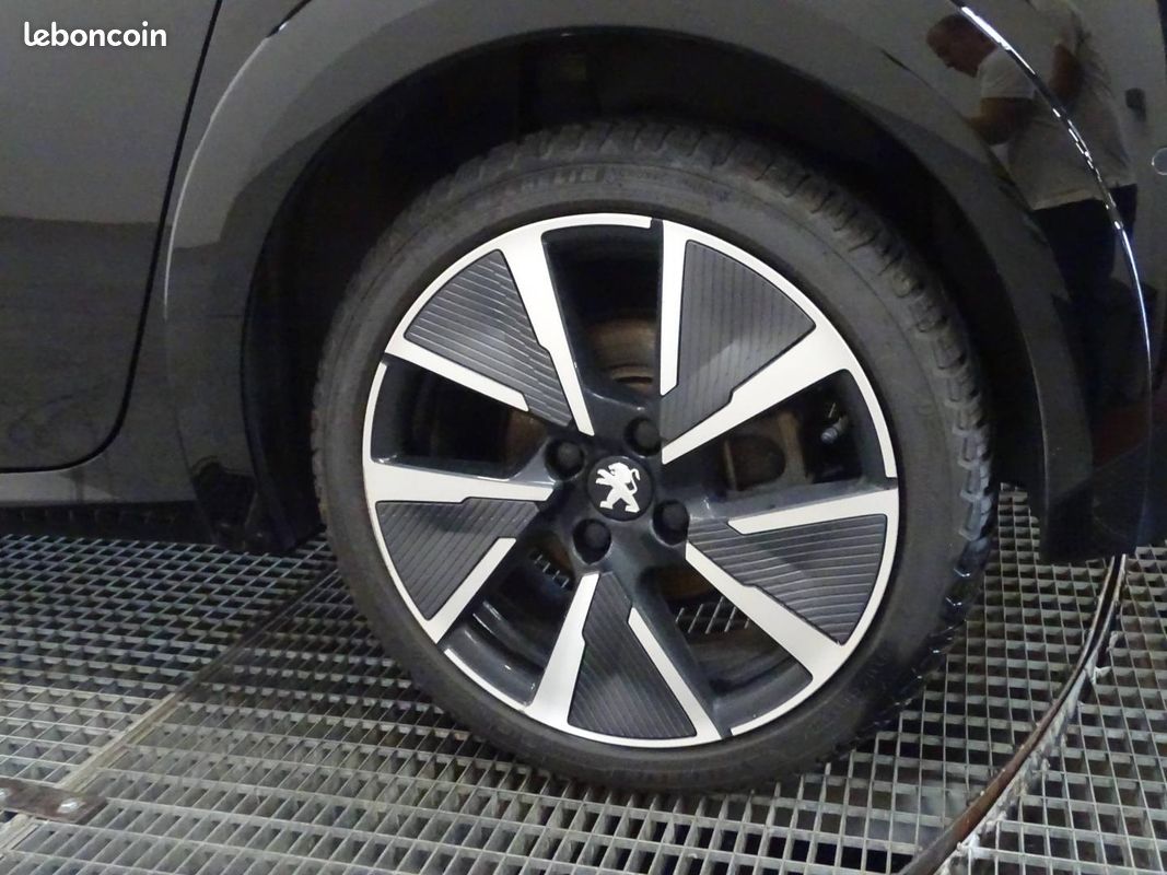 Peugeot 208 e-208 136ch GT Pack (image 14)