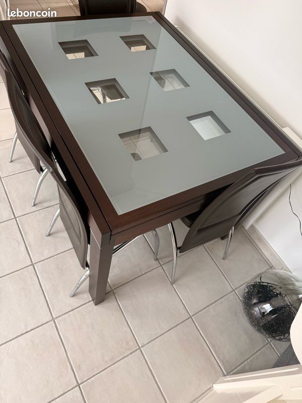 Table (image 4)
