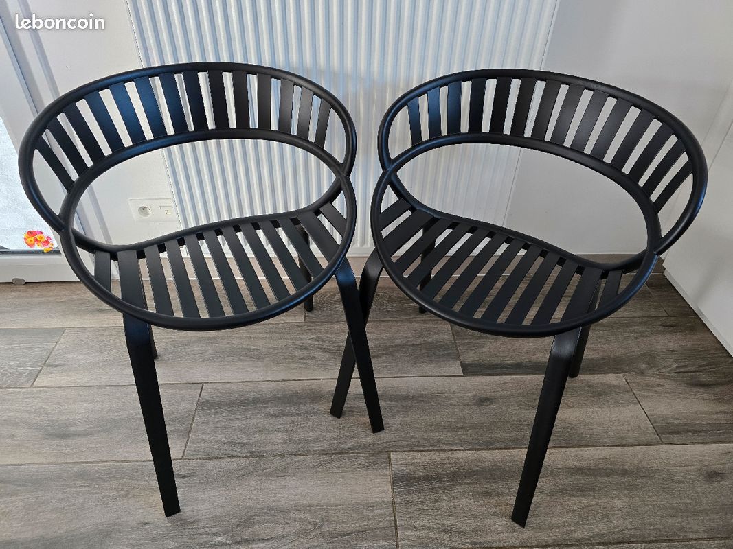 Chaise empilable (image 1)