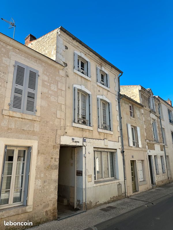 Immeuble 8 pièces 100 m² · à Fontenay-le-Comte · 100 m² · 135 000 €