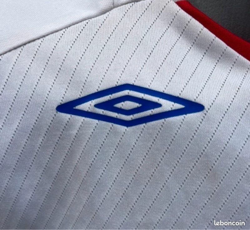 Maillot OL : le Vieux Lyon inspire la tenue third