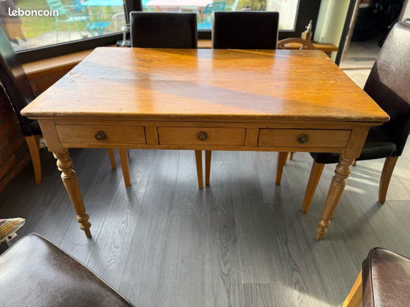 Table en châtaignier (image 1)