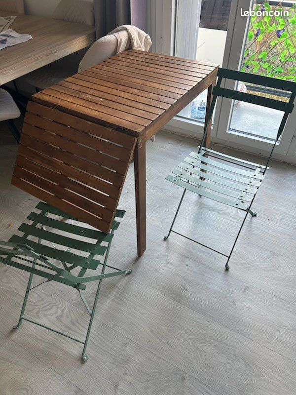 Table de jardin avec 2 chaises (image 1)