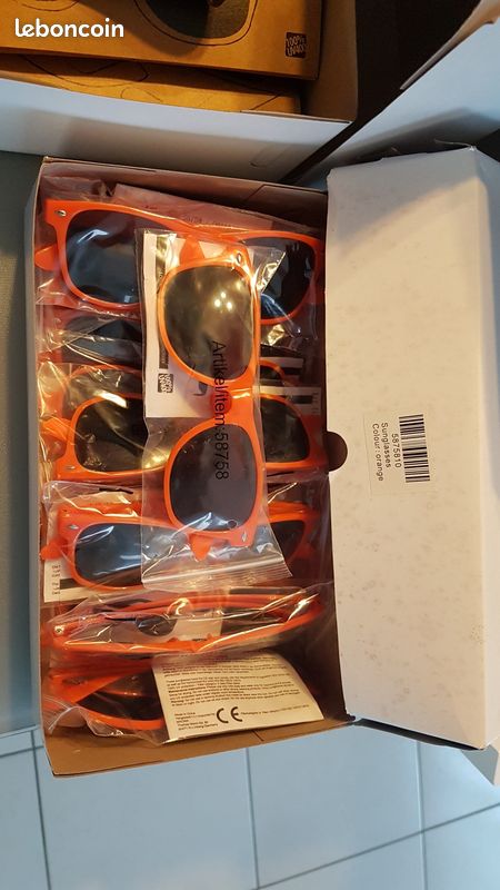 Lot de 200 lunettes de soleil plastique (image 1)