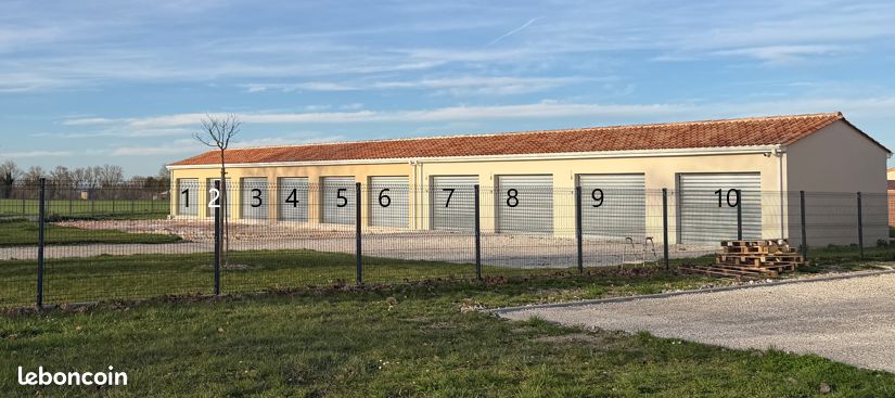 Location box de stockage / Box à louer / Garage à louer · à Pérignac · 85 €