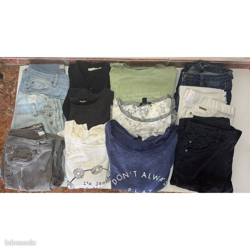 Lot De 8 Vêtements Femme Taille XS/S - Marques Jennyfer, Bershka - Robes, Hauts, Shorts