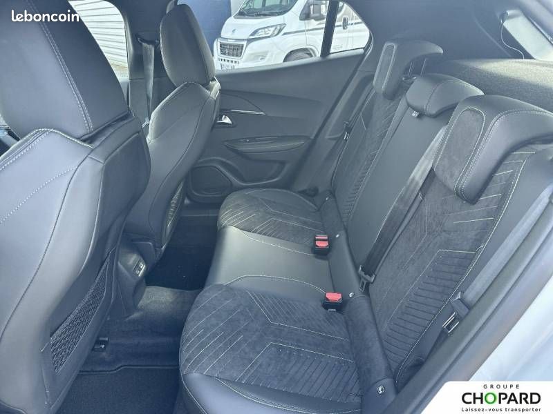 Peugeot 2008 Hybrid 145 e-DCS6 GT Exclusive (image 19)