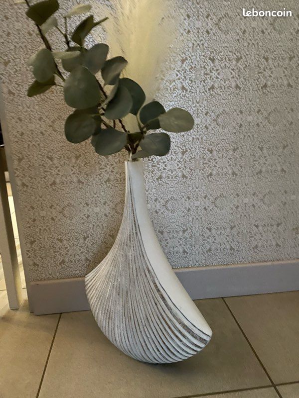 Vase (image 2)