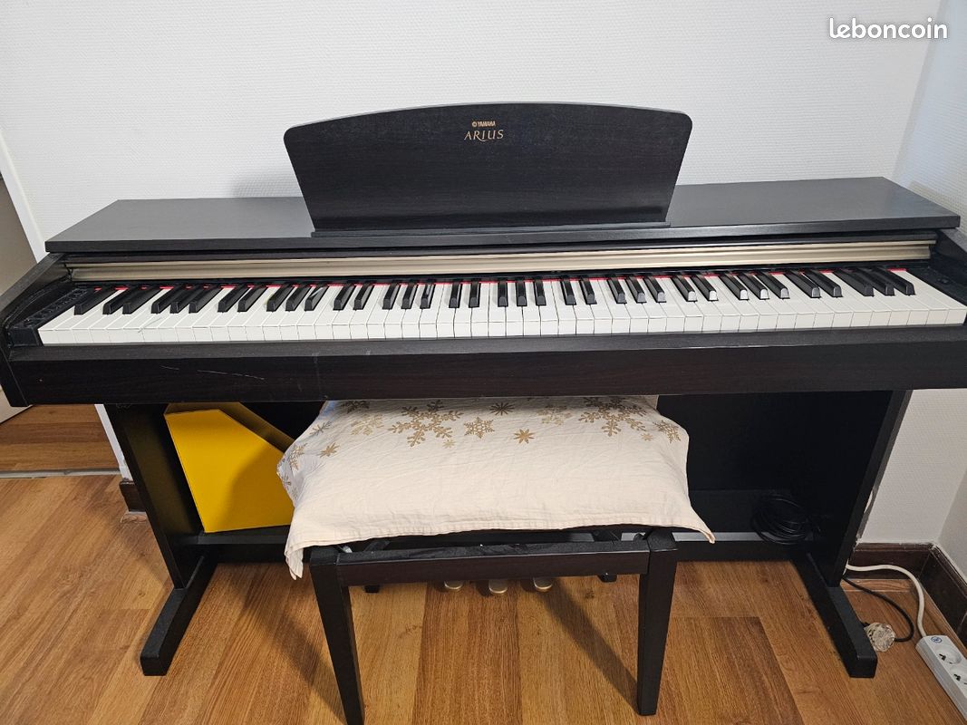 Piano (image 1)