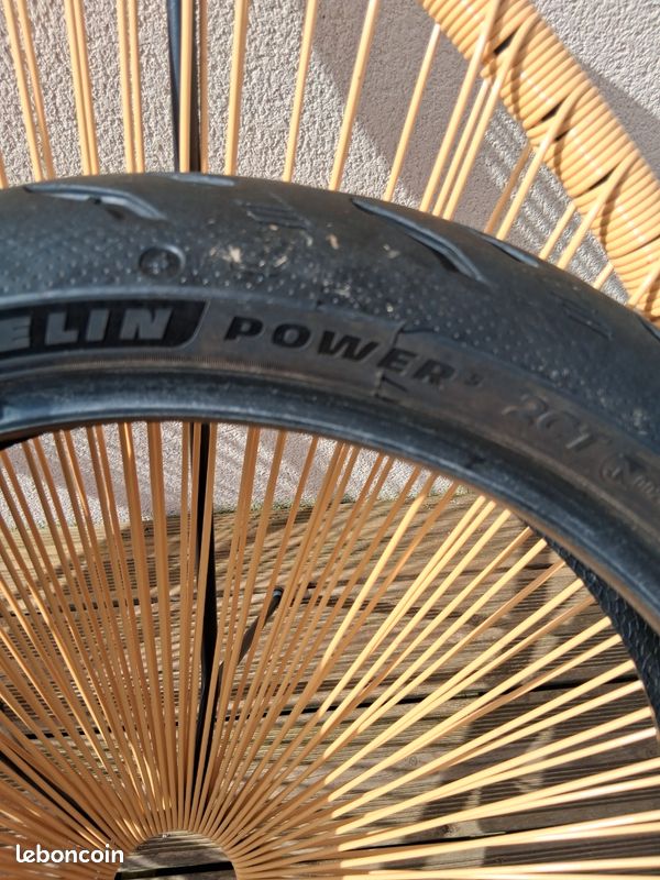 Pneu Michelin 120 70 17 (image 2)