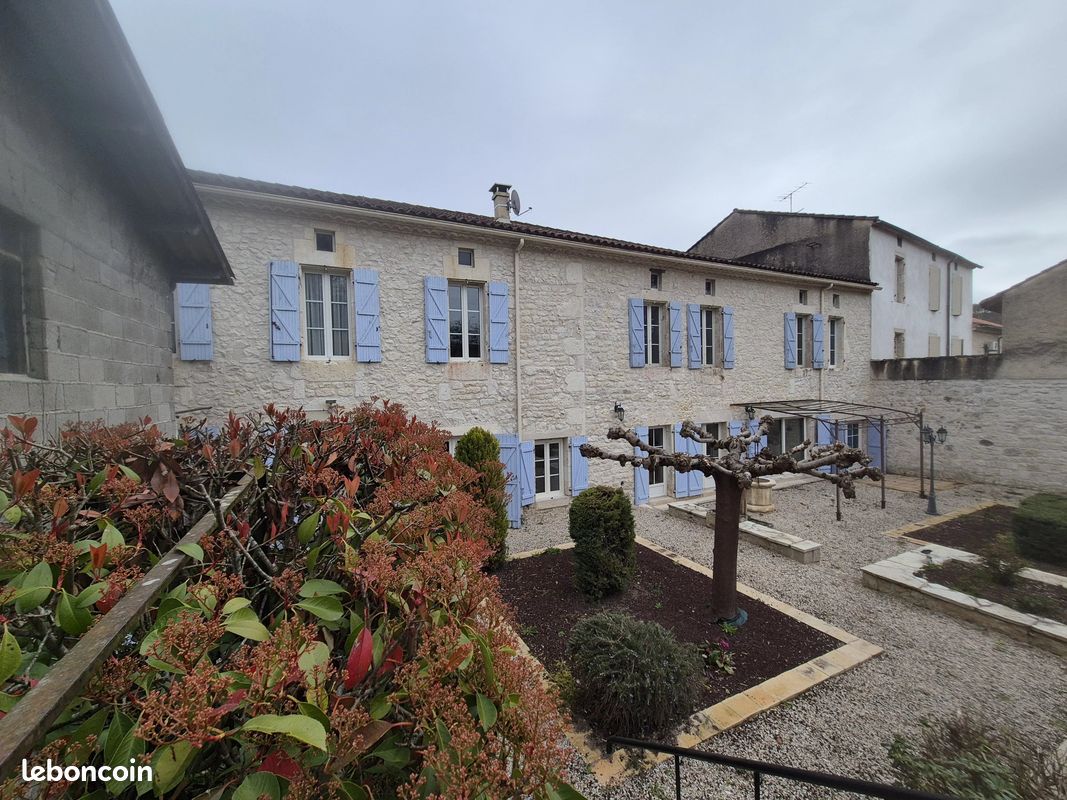 Maison 9 pièces 283 m² · à Montaigu-de-Quercy · 283 m² · 259 000 €