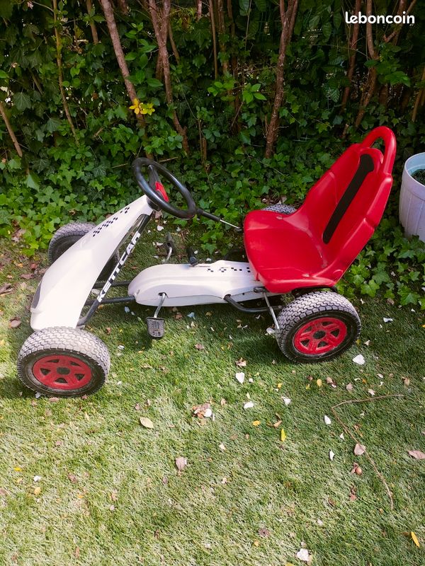 Karting à pédales pour enfant (image 1)