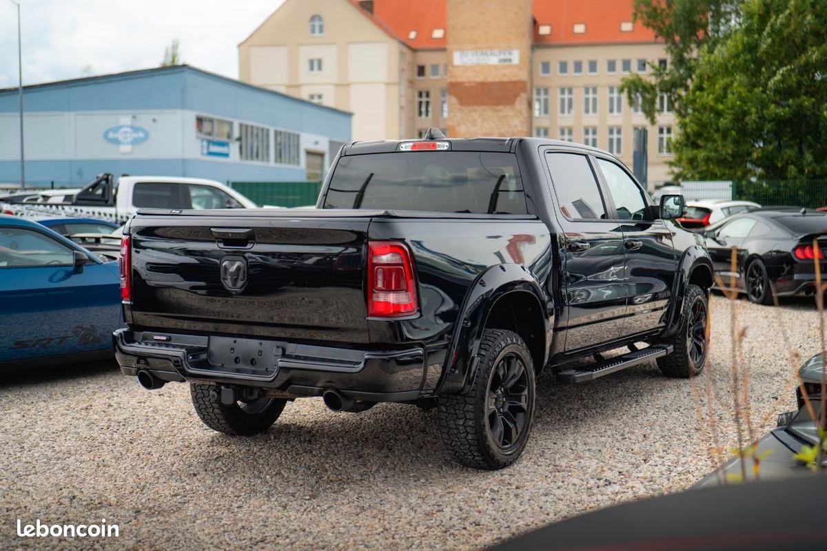 Dodge RAM 1500 Laramie Night Edition 5.7 HEMI 401 ch 4x4 – Alpine – 20” – Offroad (image 6)