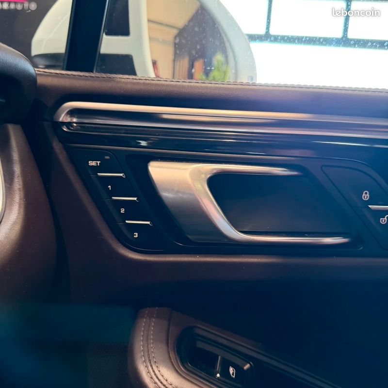 PORSCHE MACAN 3.0 V6 340 ch S PDK / TOIT OUVRANT / CAMERA DE RECUL / CUIR ETENDU (image 19)