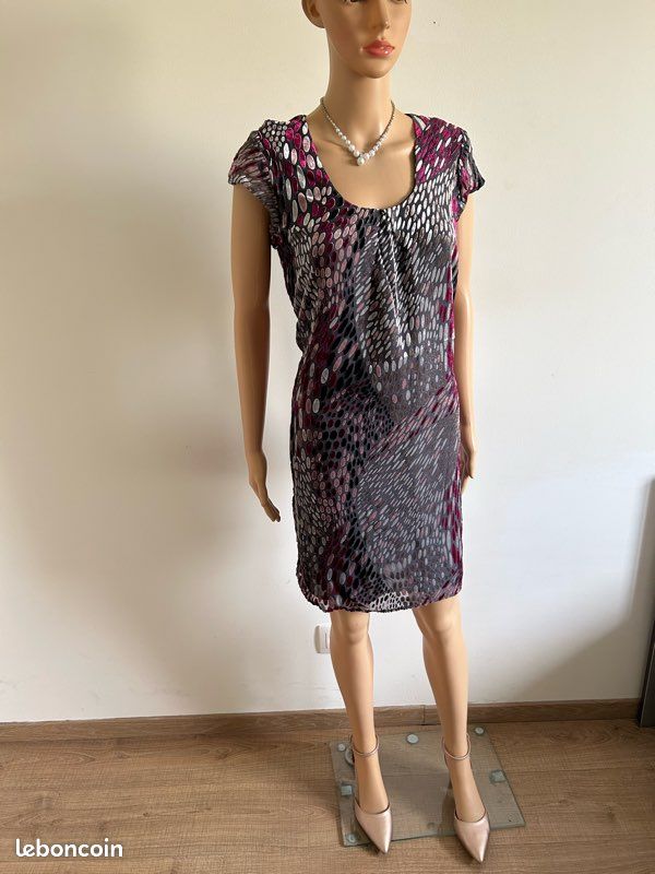 Robe en velours neuve à manches courtes Jacqueline Riu taille 38