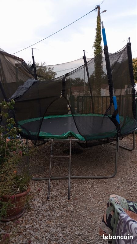 Trampoline (image 1)