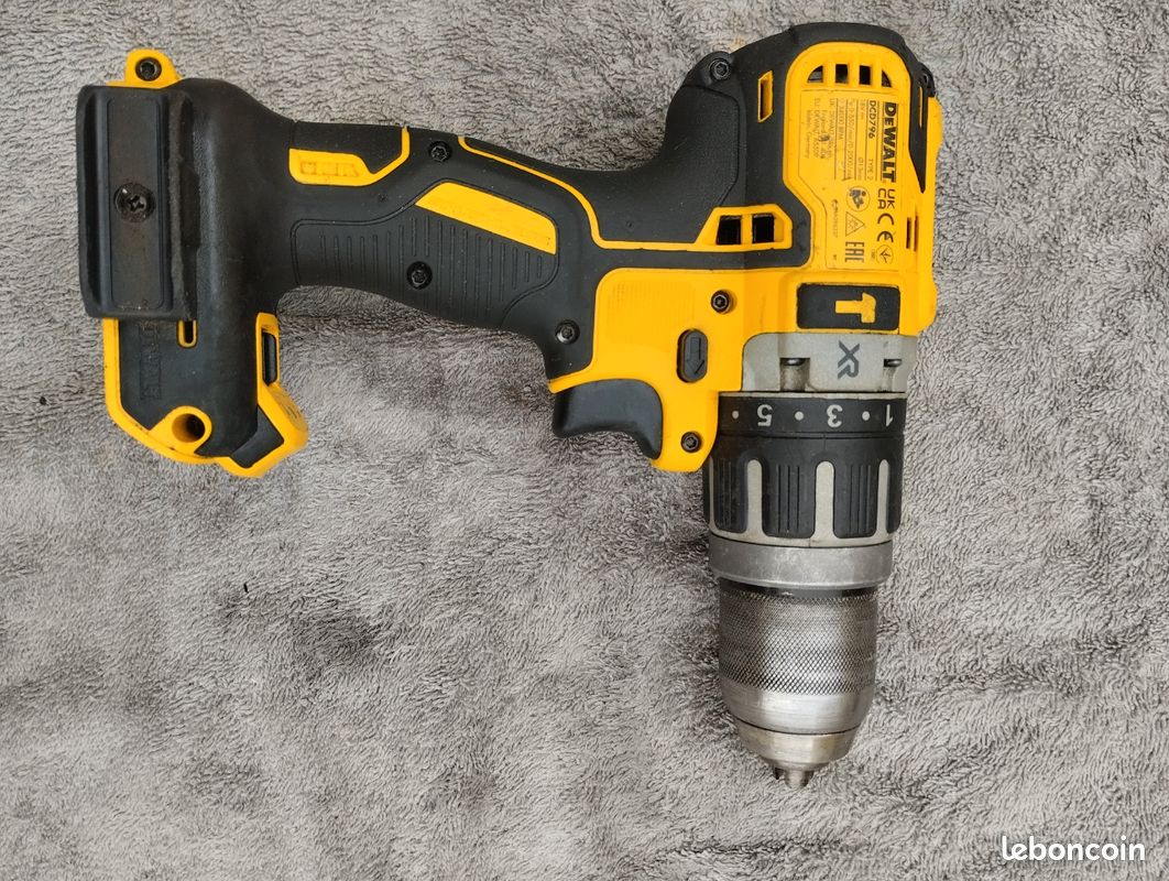 Perceuse visseuse à percussion 18V DEWALT DCD796 (image 3)
