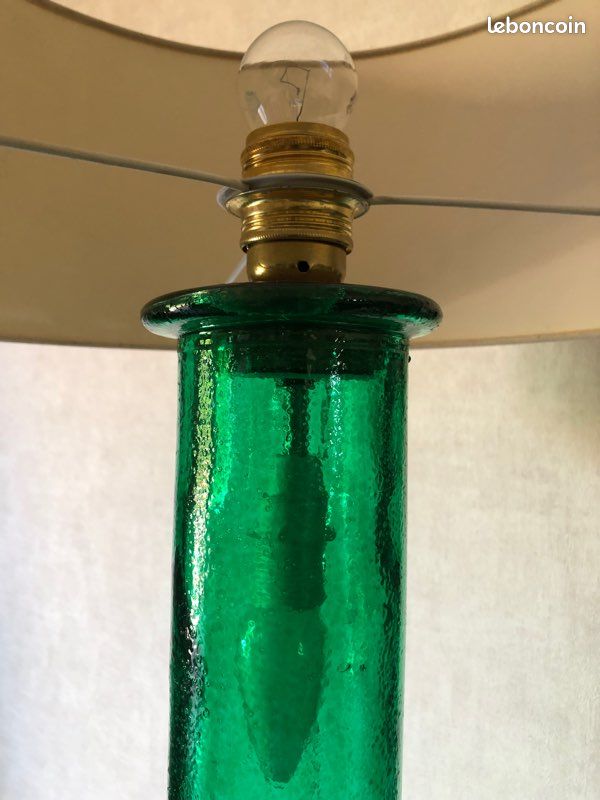 Grande lampe à poser pied en verre abat jour effet cuir crocodile (image 4)