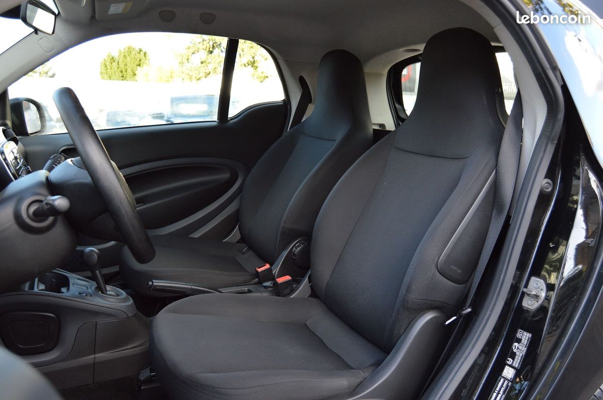 Smart FORTWO COUPE 71CH PURE TWINAMIC E6C (image 11)