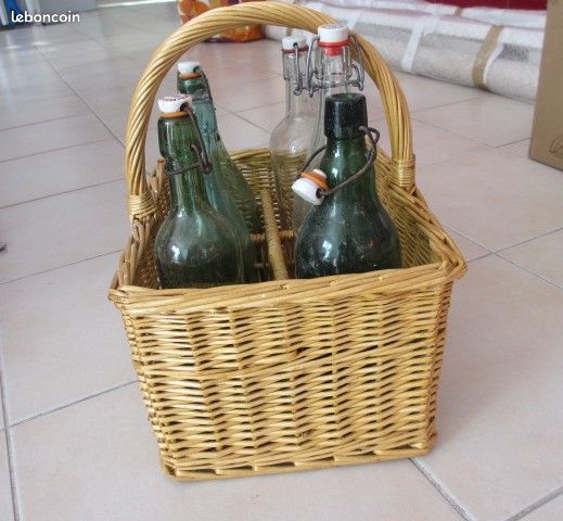 Serviteur à Bouteille En Osier