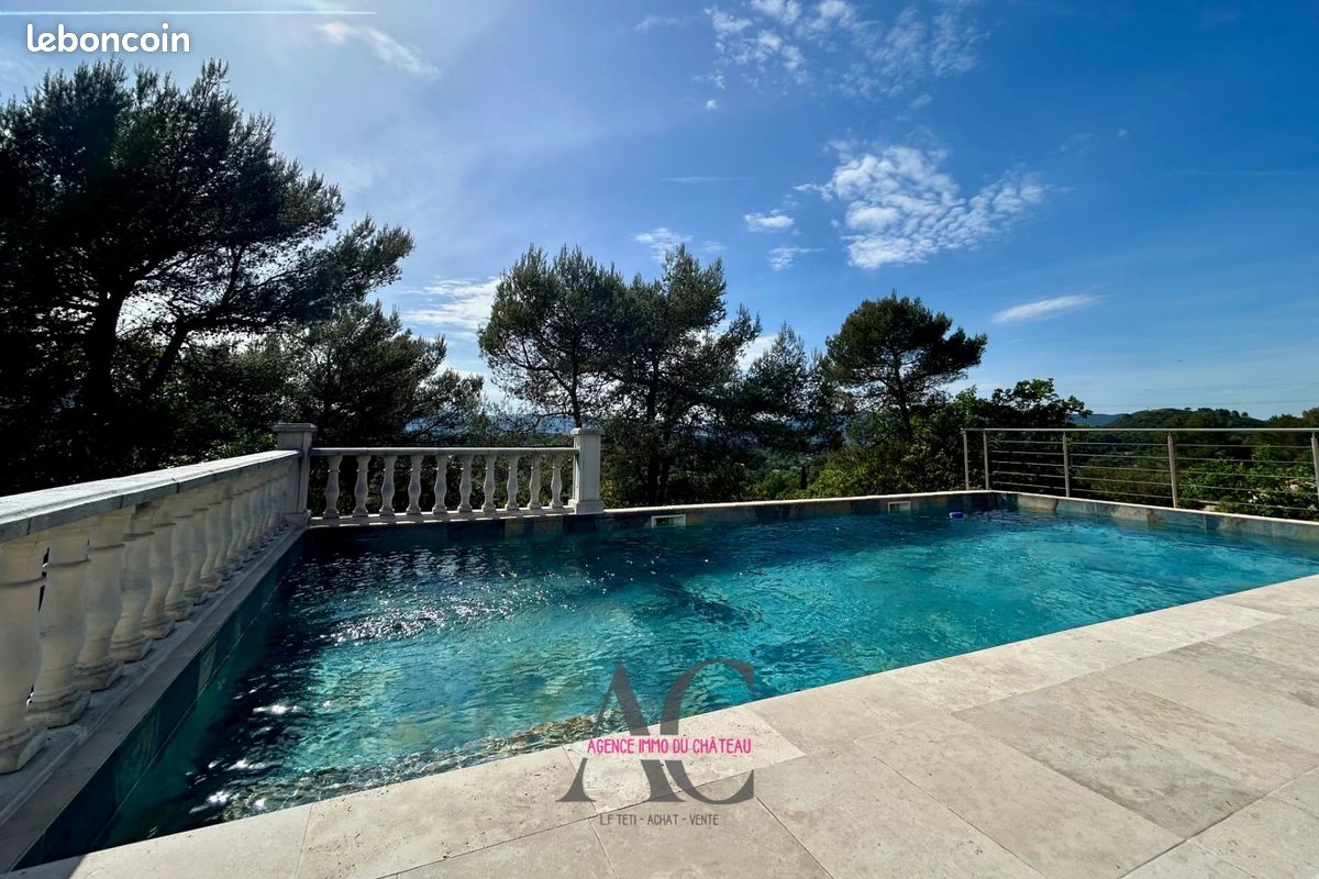 Maison 8 pièces 238 m² · à Rocbaron · 238 m² · 699 000 €