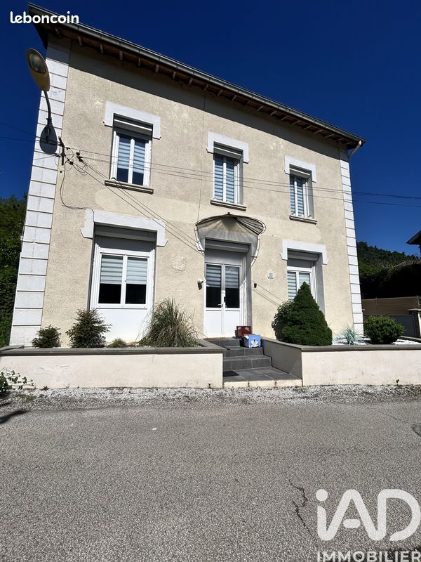 Maison 6 pièces 203 m² · à Beauzac · 203 m² · 258 000 €