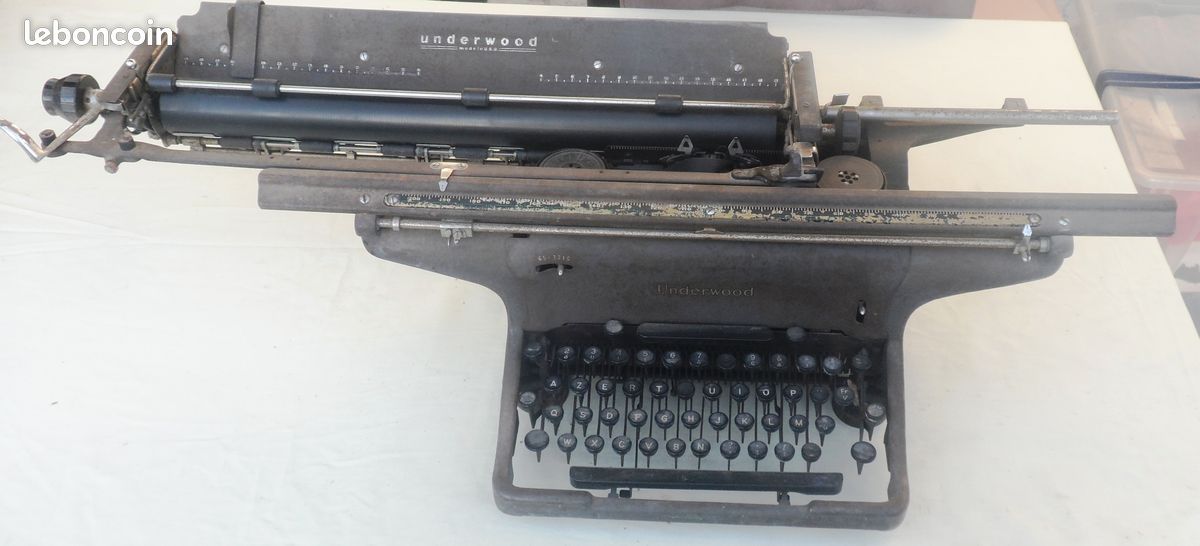 Machine à écrire UNDERWOOD Standard made in USA N° de série 19-7097812 des AN 30/40 - Typewriter UNDERWOOD Standard made in USA Serial Number 19-7097812 1930s/1940s (image 5)