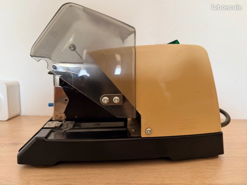 Agrafeuse electrique (image 4)
