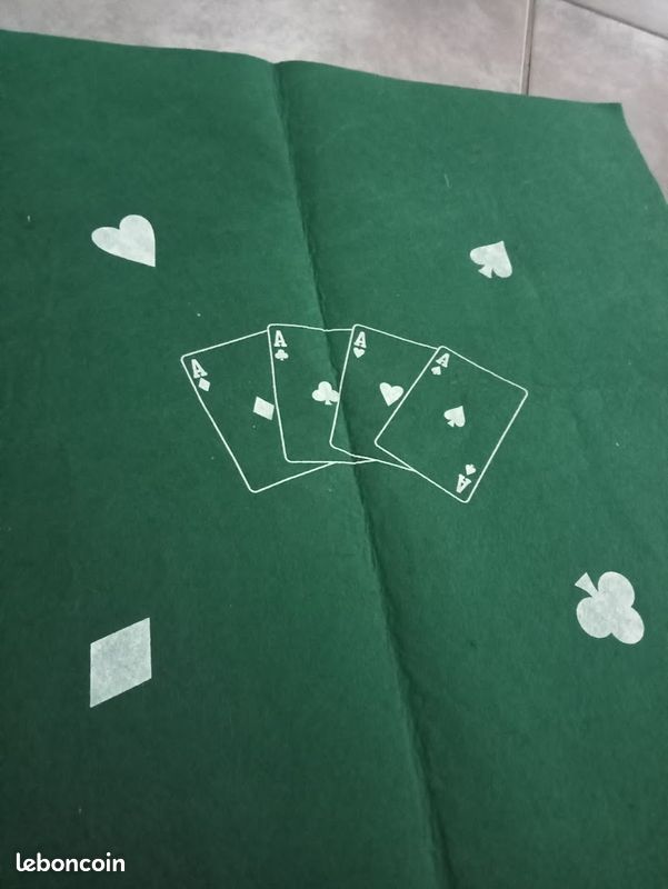 Tapis De Jeu Universel Bullets – 100x60cm, Vert, Antidérapant, Hydrofuge – Parfait Pour Cartes Et Jeux De Société