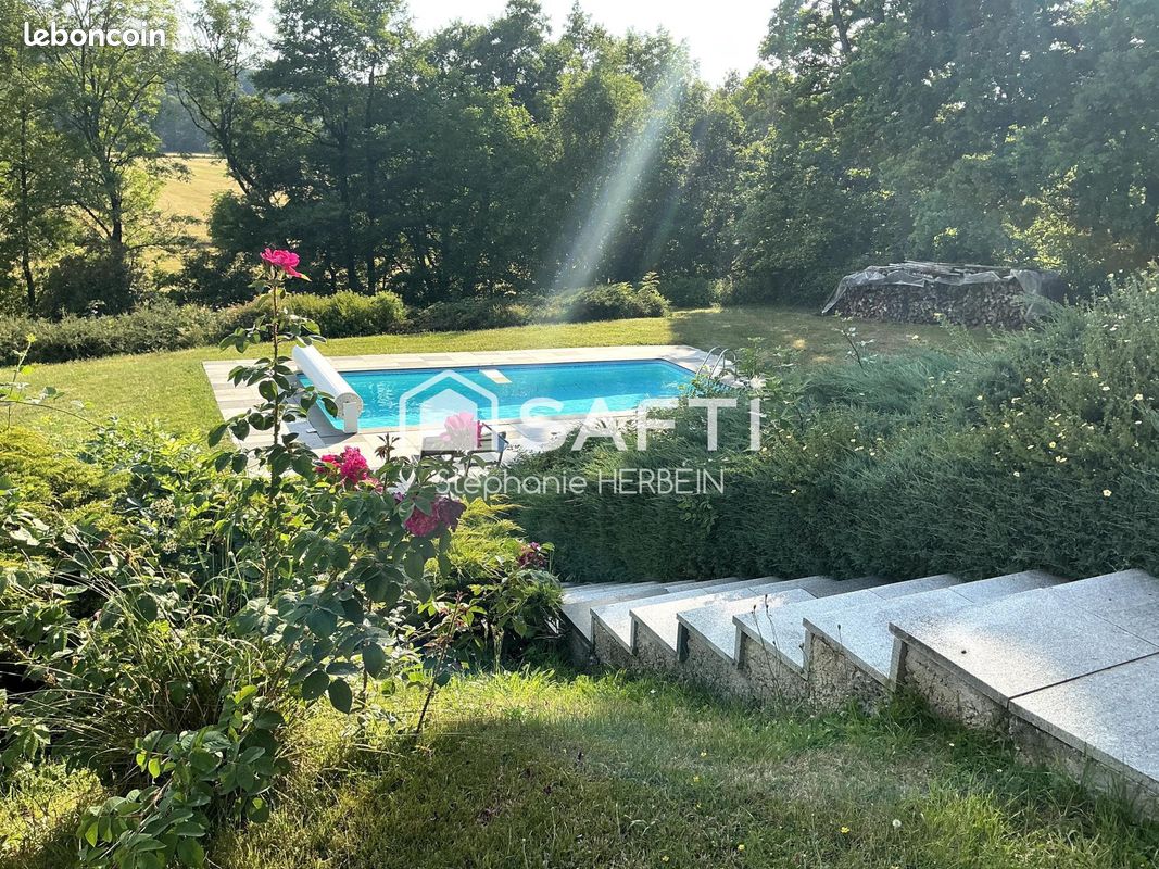 Maison 6 pièces 178 m² · à Bourg-sous-Châtelet · 178 m² · 390 000 €